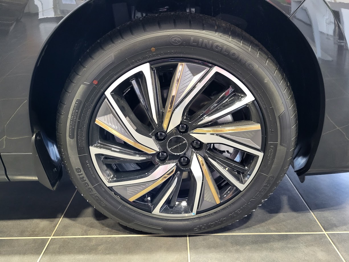 Forthing M4 Yacht Base, 1.5T DCT (197 л.с.) Forthing M4 Yacht Base, 1.5T DCT (197 л.с.)