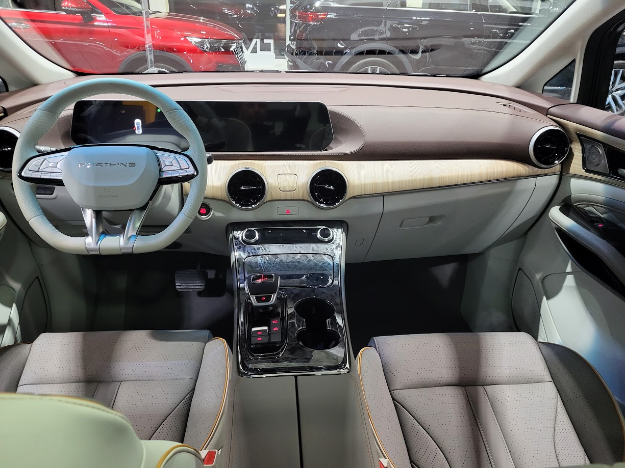 Forthing M4 Yacht Base, 1.5T DCT (197 л.с.) Forthing M4 Yacht Base, 1.5T DCT (197 л.с.)