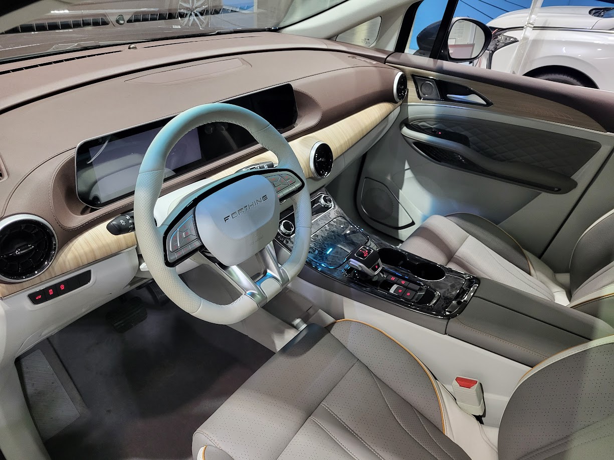 Forthing M4 Yacht Base, 1.5T DCT (197 л.с.) Forthing M4 Yacht Base, 1.5T DCT (197 л.с.)